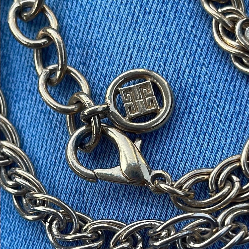 Givenchy Vintage Jewelry Gold Tone Curb Link Necklace with Logo Charm Pendant - Picture 5 of 6
